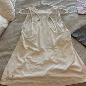 white lululemon tank top